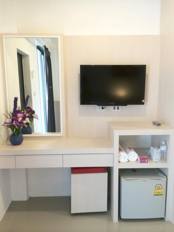 Phuthara Hostel Phuket Zimmer foto