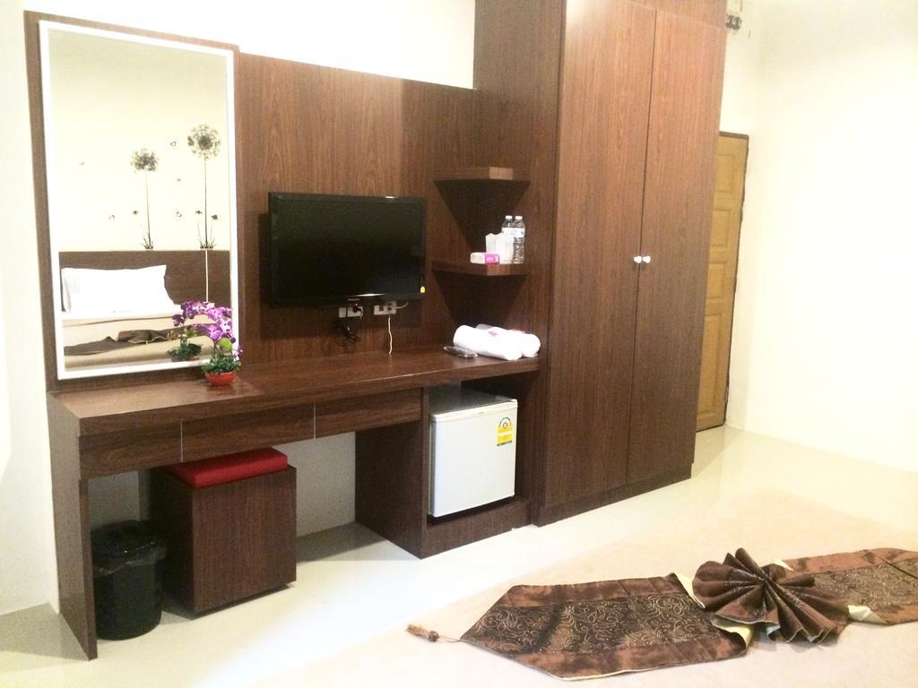 Phuthara Hostel Phuket Zimmer foto