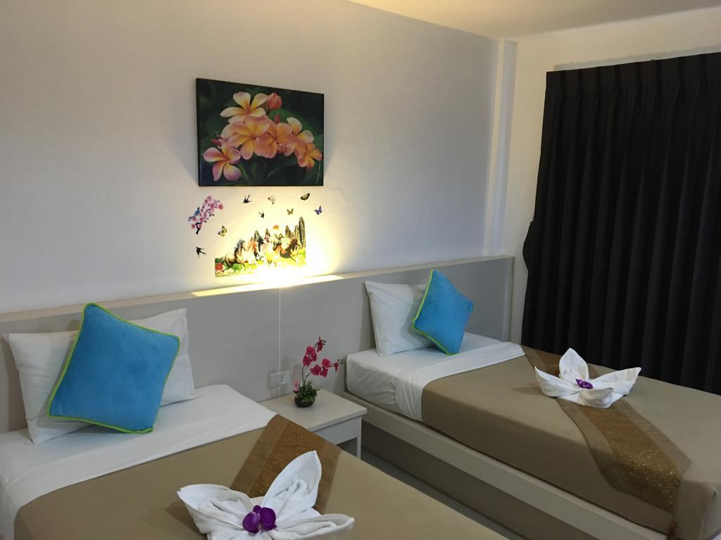 Phuthara Hostel Phuket Exterior foto