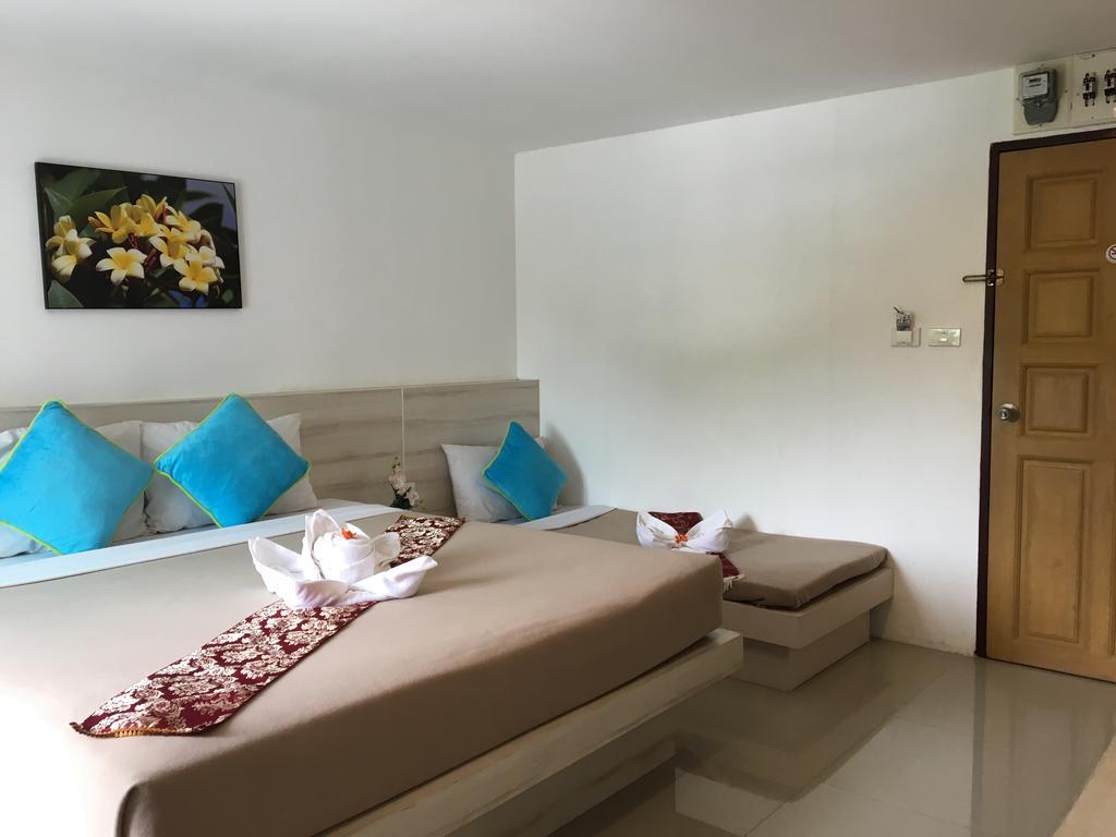 Phuthara Hostel Phuket Exterior foto
