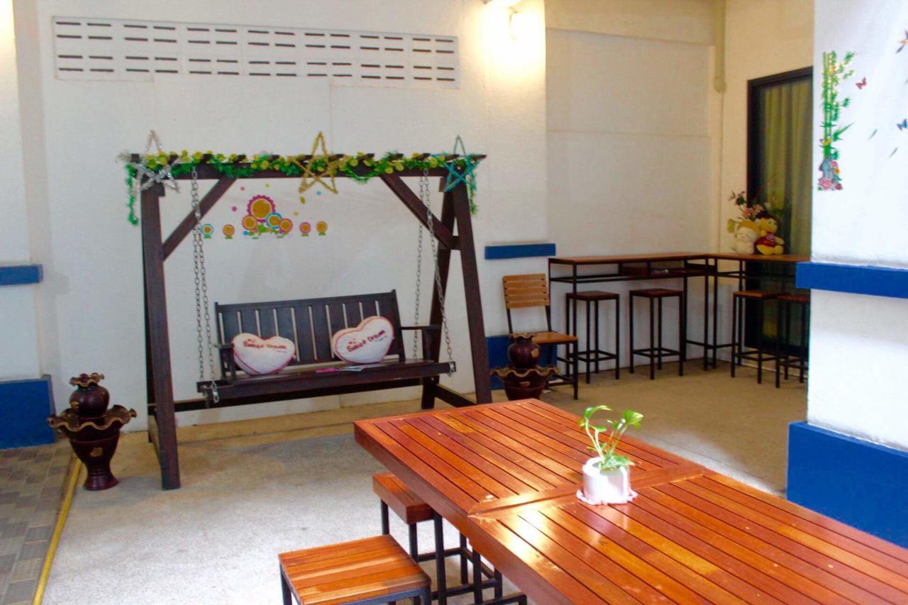 Phuthara Hostel Phuket Exterior foto
